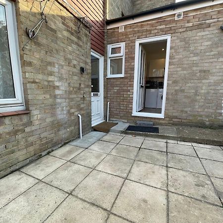 Good Night Room Brentwood Exterior photo
